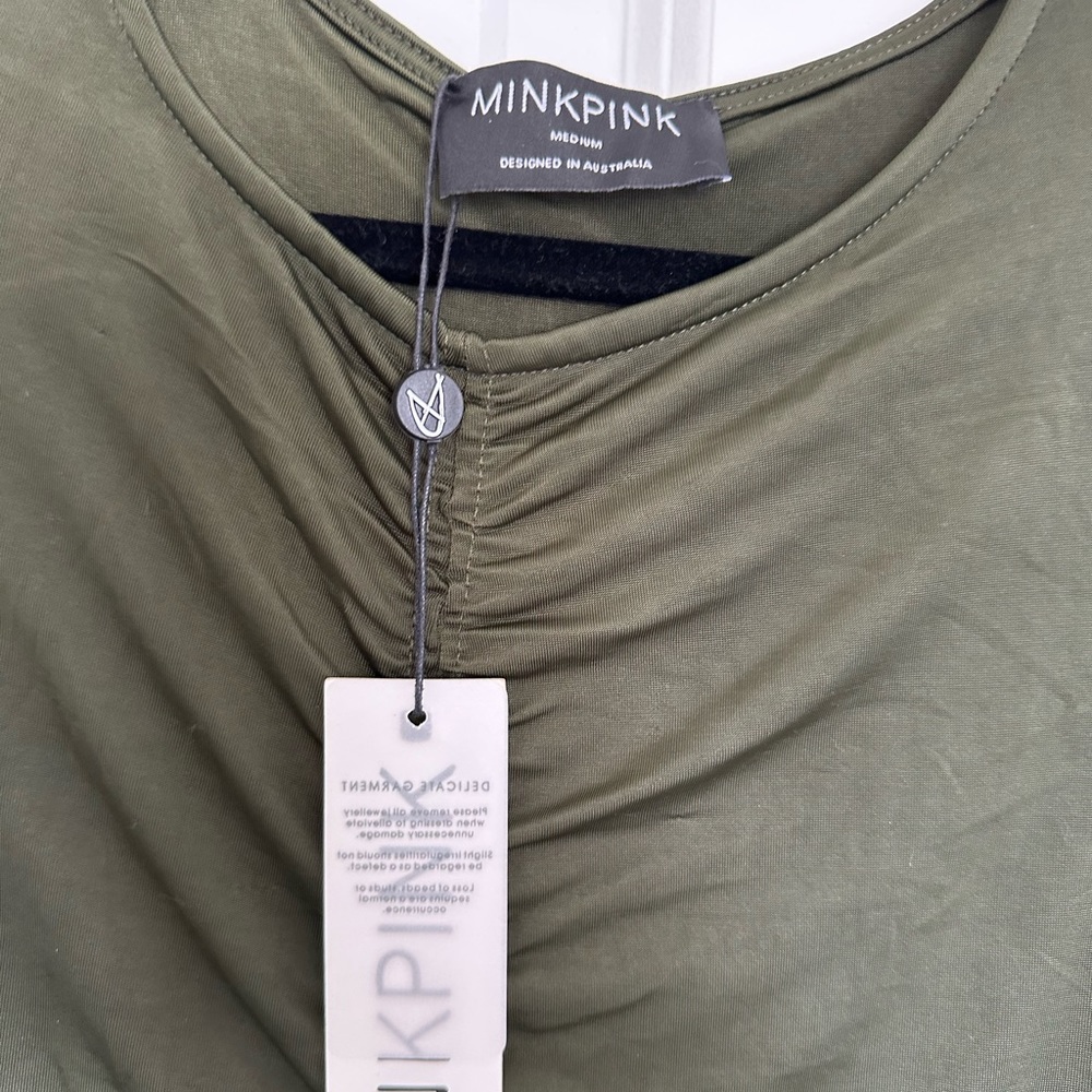 NWT MINKPINK Smocked Tight Green Dress Size Medium - Picture 3 of 3